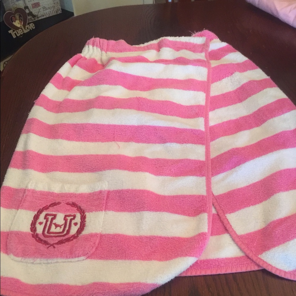 Very rare and htf Robe!!